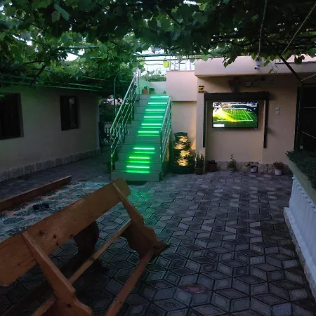 Casa Elena 게스트하우스 Două Mai